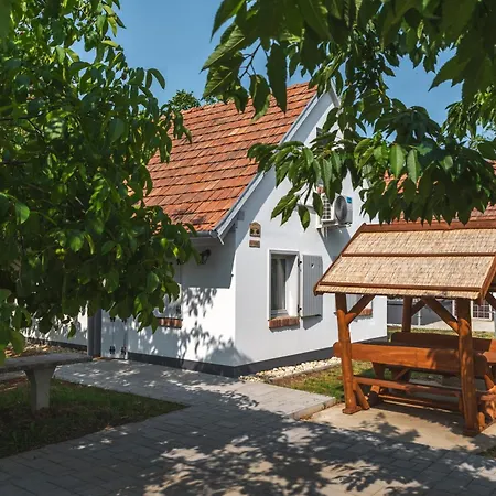 Bleicher Borbirtok Апартаменты Балатонкерестур