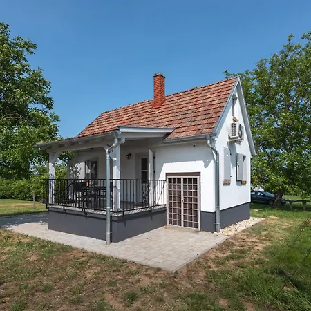 Bleicher Borbirtok Апартаменты *